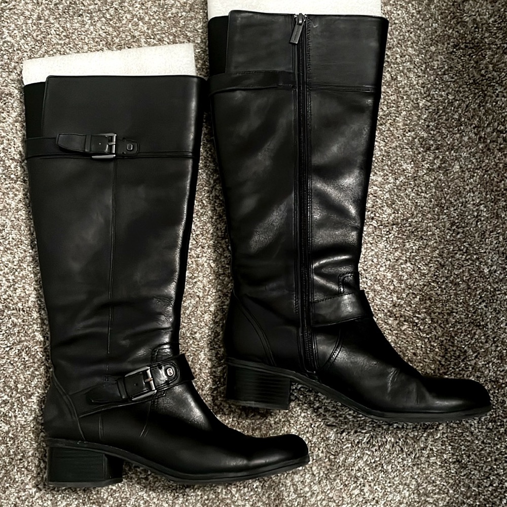 Black knee boots